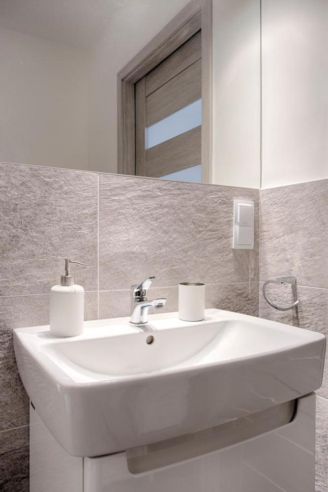 Tyzenhauz Apartments Piwna Street كراكوفيا المظهر الخارجي الصورة